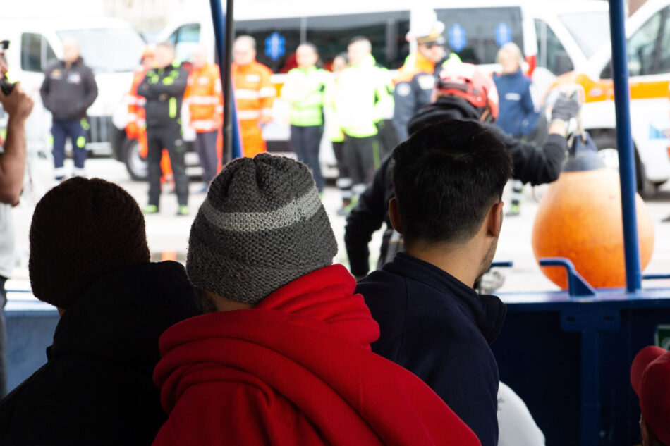 El Aita Mari desembarca a las 33 personas de origen sirio rescatadas en el Mediterráneo Central