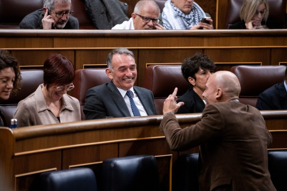 El Pleno del Congreso vota a Enrique Santiago como portavoz del Grupo Plurinacional Sumar en la comisión de secretos oficiales tras proponerlo el propio grupo dentro de su reestructuración