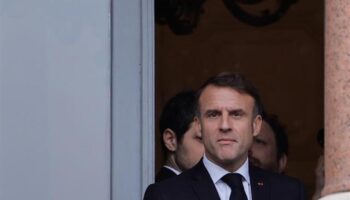 Mayoría de franceses se muestran partidarios de la dimisión de Macron si cae el gobierno