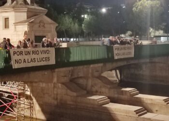 Admitido a trámite un recurso contencioso-administrativo contra el alumbrado ornamental en el cauce del Manzanares en Madrid Río