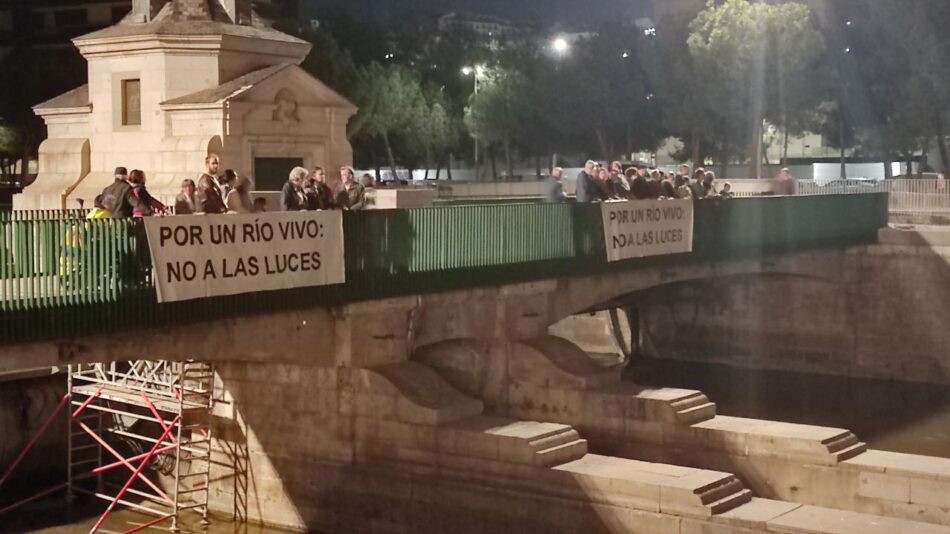 Admitido a trámite un recurso contencioso-administrativo contra el alumbrado ornamental en el cauce del Manzanares en Madrid Río