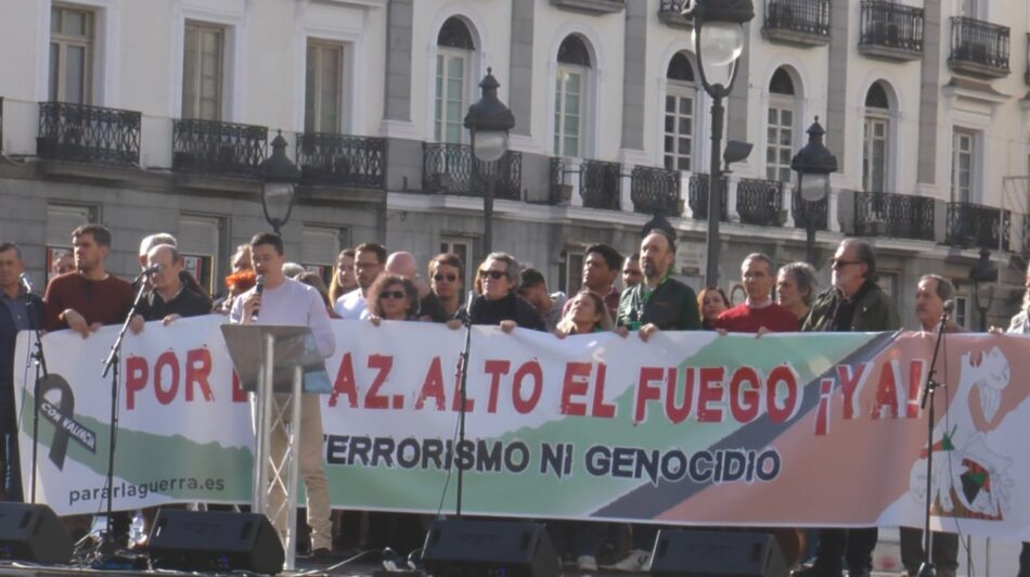 Miguel Ríos, Nena Daconte, Dollar Selmouni o Marisa Paredes actúan en la Puerta del Sol para exigir el Alto el Fuego en Palestina