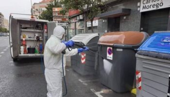 Los trabajadores de la subcontrata de limpieza del Ayuntamiento de València pasaron la noche de la DANA durmiendo en sus coches