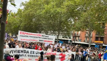 Colectivos de la manifestación del 13 de octubre piden a los grupos parlamentarios la prórroga y ampliación del escudo social