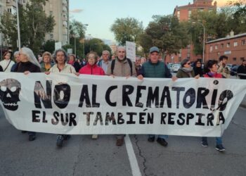 Se reanudan las protestas en la calle contra el crematorio de la M40