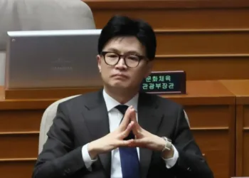 Dimite líder del partido gobernante de Corea del Sur