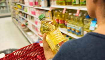 Mercadona aplica una subida de hasta el 23% en sus aceites de girasol marca Hacendado