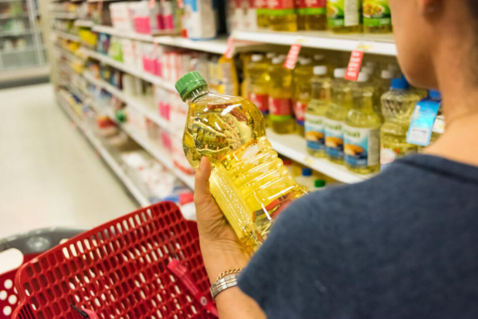 Mercadona aplica una subida de hasta el 23% en sus aceites de girasol marca Hacendado