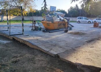 Izquierda Unida Jerez denuncia el destrozo de las pistas deportivas del CEIP Antonio de Nebrija durante las obras de rehabilitación del centro