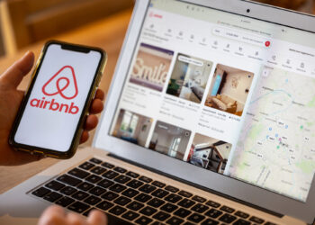 El Ministerio de Consumo abre expediente sancionador la plataforma de alquiler de pisos turísticos Airbnb