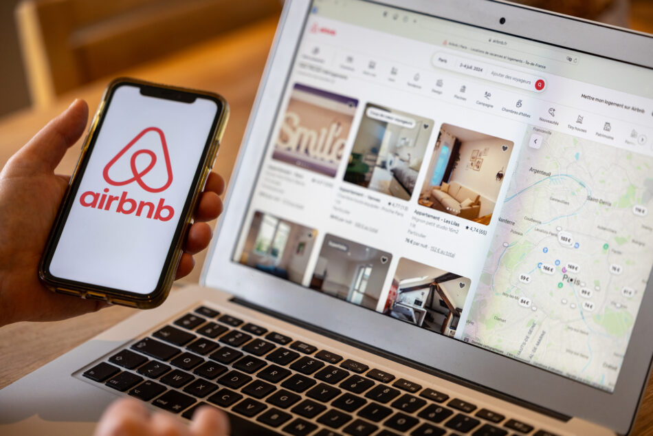 El Ministerio de Consumo abre expediente sancionador la plataforma de alquiler de pisos turísticos Airbnb