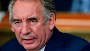 François Bayrou promete pleno ejercicio del gobierno como nuevo primer ministro en Francia