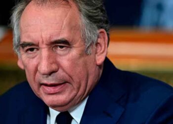 François Bayrou promete pleno ejercicio del gobierno como nuevo primer ministro en Francia