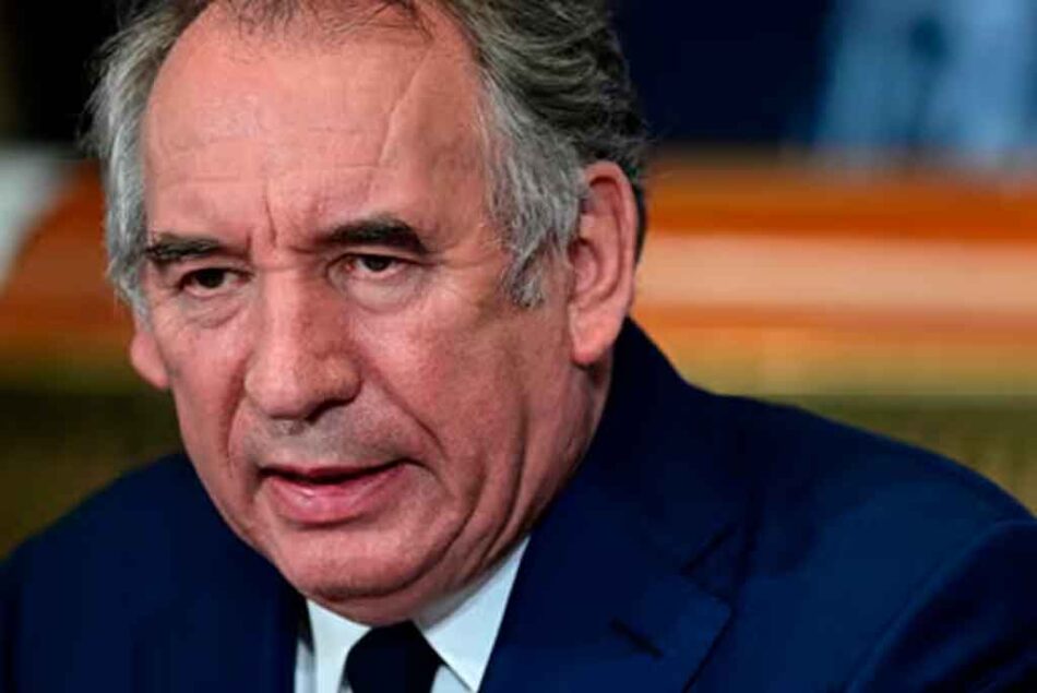 François Bayrou promete pleno ejercicio del gobierno como nuevo primer ministro en Francia