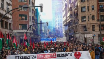 Miles de manifestantes reivindicaron en Bilbao el derecho universal a la vivienda