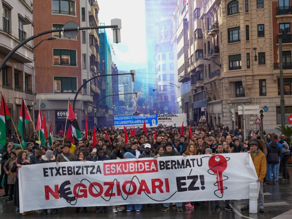 Miles de manifestantes reivindicaron en Bilbao el derecho universal a la vivienda