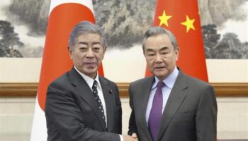 China y Japón escenifican su acercamiento con una visita oficial del ministro de Exteriores nipón