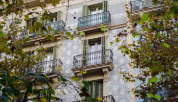 El Ayuntamiento de Barcelona reconoce que los alquileres temporales y de habitaciones deben regularse, pero la limitación todavía se hace esperar