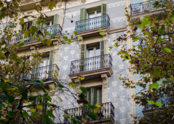 El Ayuntamiento de Barcelona reconoce que los alquileres temporales y de habitaciones deben regularse, pero la limitación todavía se hace esperar