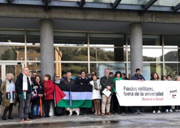 Se concentraron en Mieres (Asturias) para protestar contra los crímenes de Israel bajo el lema «Fondos Militares fuera de las Universidades»