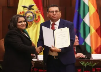 Tribunal Supremo Electoral de Bolivia entrega credenciales a jueces electos