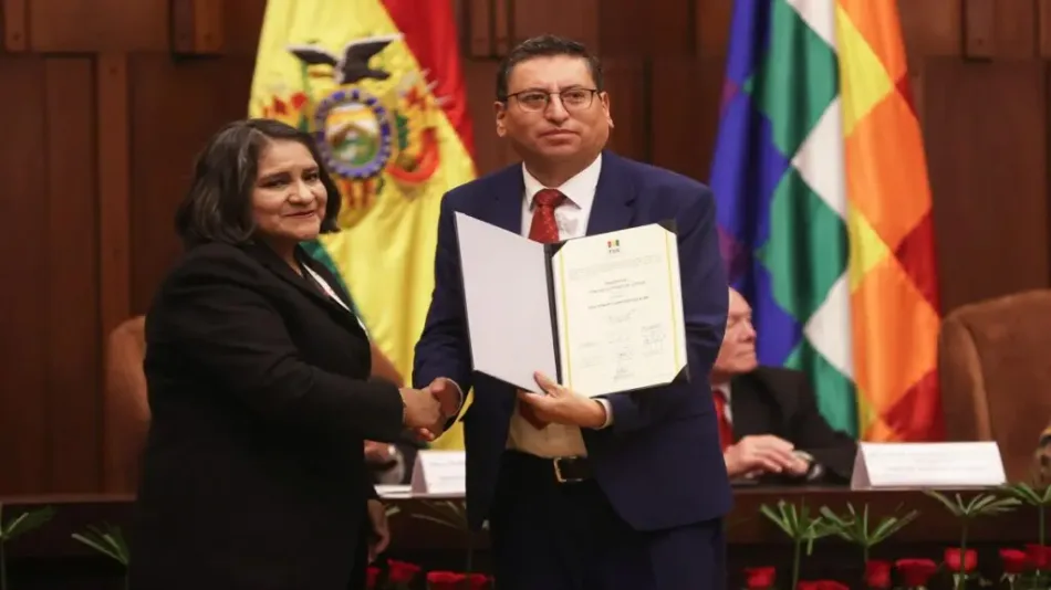 Tribunal Supremo Electoral de Bolivia entrega credenciales a jueces electos