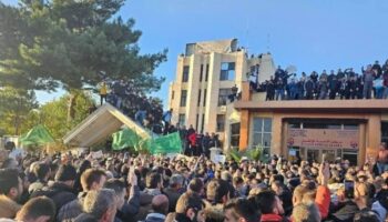 Manifestantes en Siria condenan incendio de santuario en Alepo