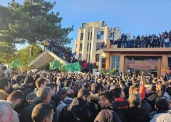 Manifestantes en Siria condenan incendio de santuario en Alepo