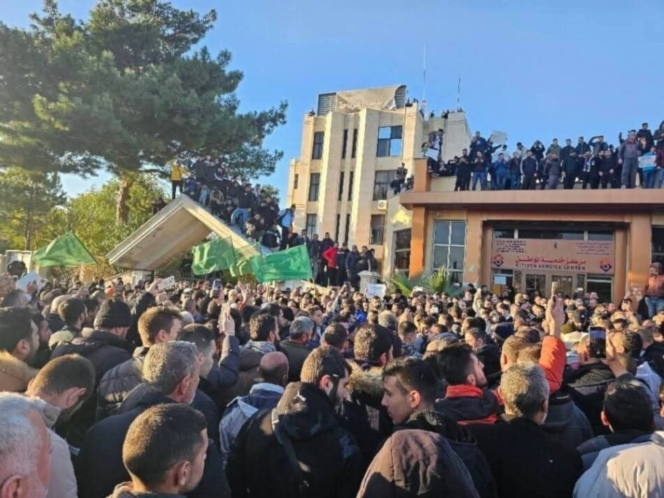 Manifestantes en Siria condenan incendio de santuario en Alepo