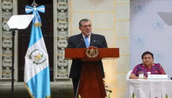 Presidente guatemalteco anuncia el aumento del salario mínimo para el 2025