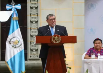 Presidente guatemalteco anuncia el aumento del salario mínimo para el 2025