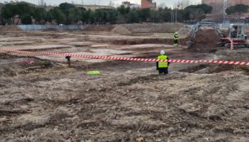 La población afectada por las obras de la línea 11 de Metro en el barrio de Comillas lamenta, tras la visita de Ayuso a la zona, que se sigan ignorando sus demandas