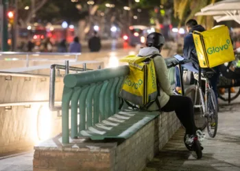 Glovo anuncia que contratará a su personal y renuncia a su modelo ilegal de falsos autónomos