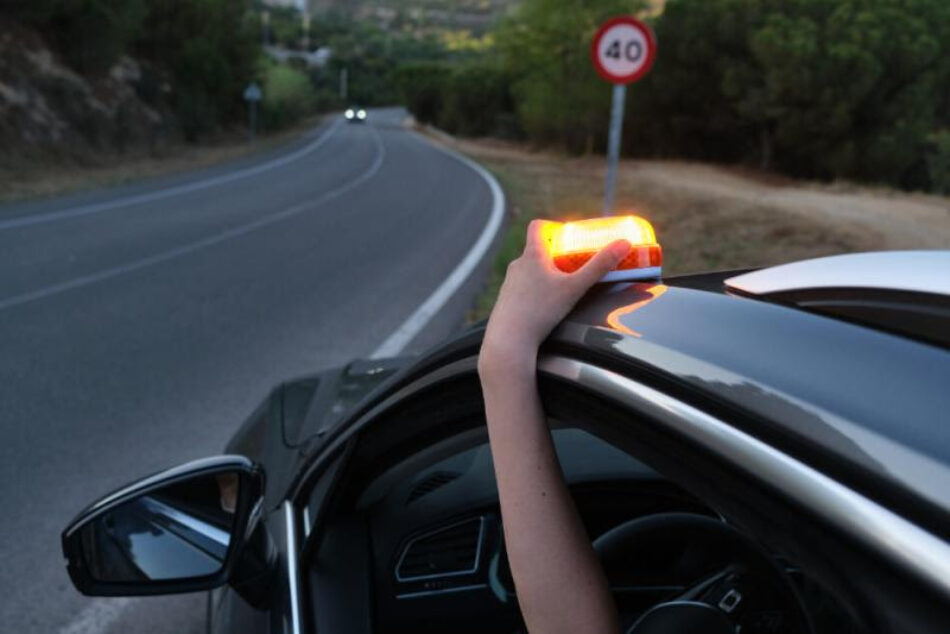 Balizas de emergencia V16: un avance hacia la seguridad vial sostenible