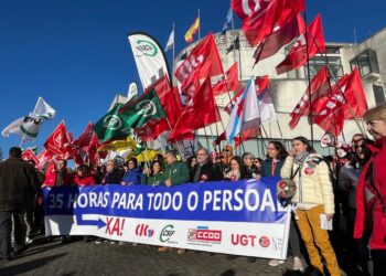 Sindicatos do SERGAS concéntranse diante da consellaría en demanda do cumprimento do acordo das 35 horas