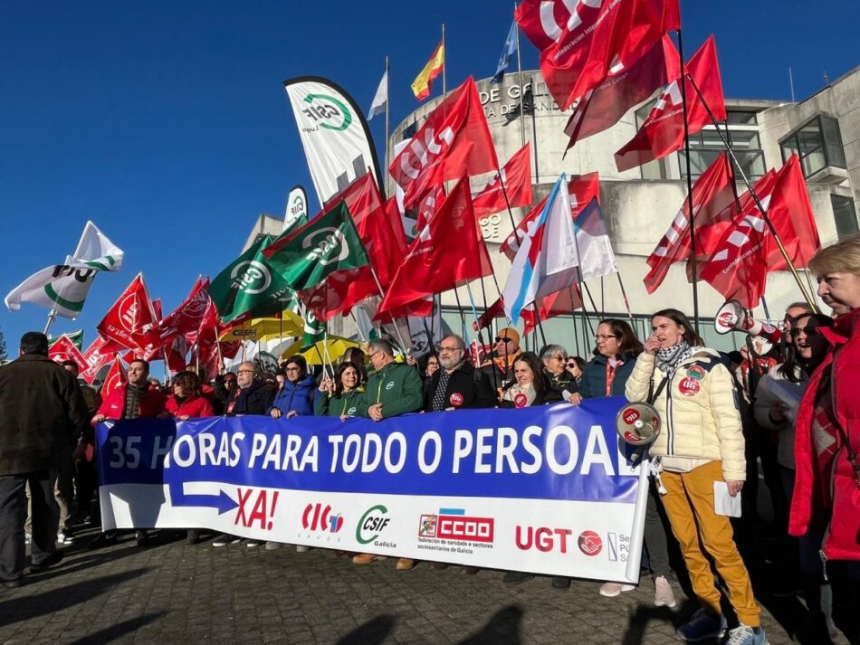 Sindicatos do SERGAS concéntranse diante da consellaría en demanda do cumprimento do acordo das 35 horas