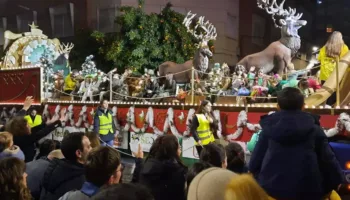 UED califica de esperpento la inclusión de la carroza de FEDEXCAZA en la cabalgata de los reyes magos de Cáceres