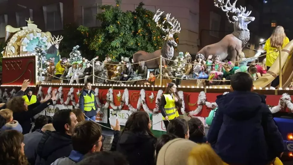 UED califica de esperpento la inclusión de la carroza de FEDEXCAZA en la cabalgata de los reyes magos de Cáceres