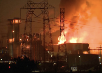 Arde planta eléctrica en California con el depósito de baterías más grande del mundo