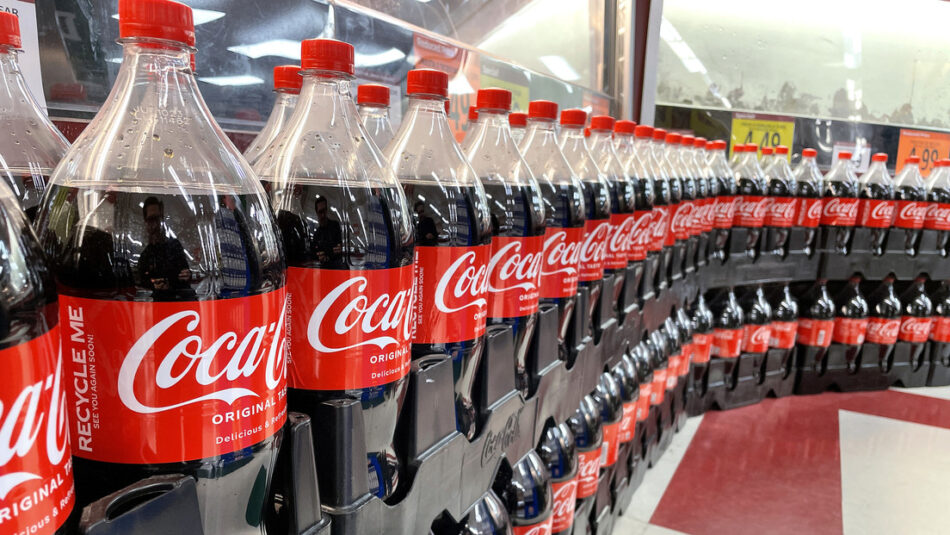 Coca-Cola anuncia retiro masivo de productos en Europa: ¿a qué se debe?