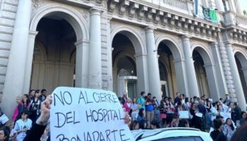 Denuncian en Argentina el despido de 1.400 trabajadores de la salud