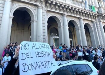 Denuncian en Argentina el despido de 1.400 trabajadores de la salud