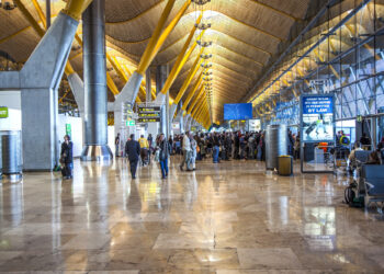 AENA: Despedidos los dos trabajadores que olvidaron a la anciana de 92 años en el aeropuerto de Madrid