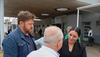 Podemos denuncia el colapso del hospital clínico de Málaga y pide inversiones urgentes en camas y personal