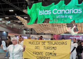 Rebelión Científica se manifiesta junto a activistas del Frente Común de Canarias y la Diáspora Canaria en Brega en FITUR