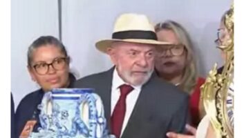 Lula recibe 21 obras restauradas tras ser dañadas por el asalto golpista en Brasil en 2023