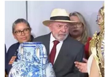 Lula recibe 21 obras restauradas tras ser dañadas por el asalto golpista en Brasil en 2023