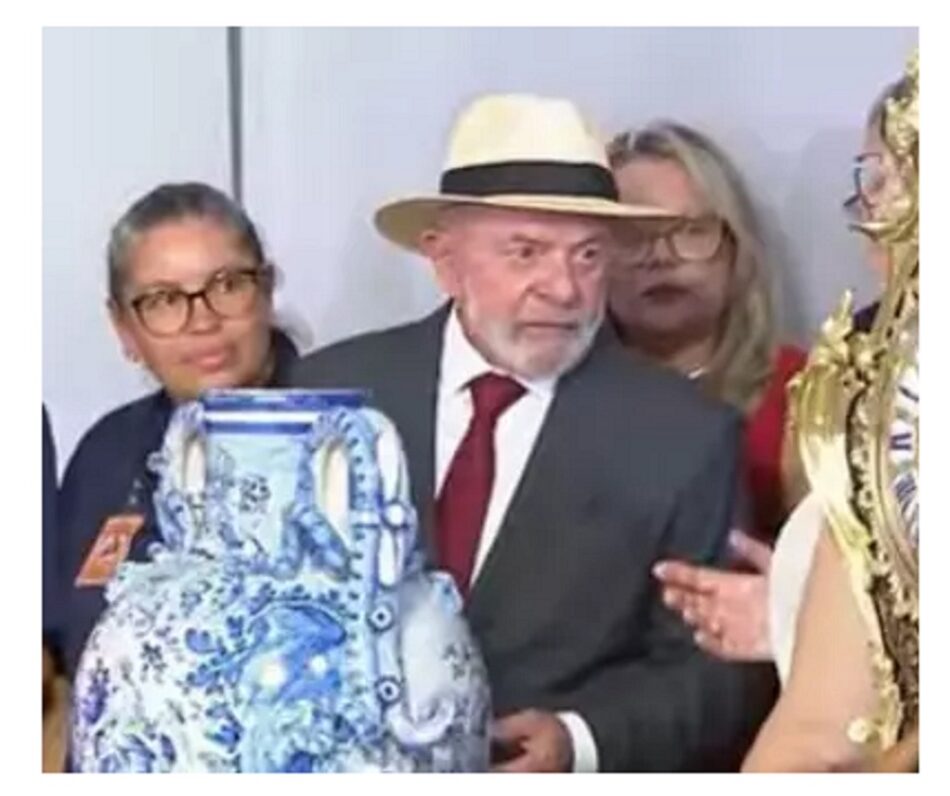 Lula recibe 21 obras restauradas tras ser dañadas por el asalto golpista en Brasil en 2023