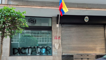 Consulado de Venezuela en Vigo es atacado por sectores extremistas del fascismo