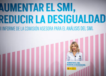 Yolanda Díaz recibe el III informe de la Comisión Asesora para el SMI y lo define como “una herramienta de justicia social que transforma vidas”